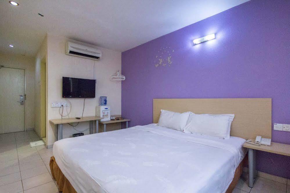 Sri Indar Hotel Bukit Mertajam Buitenkant foto